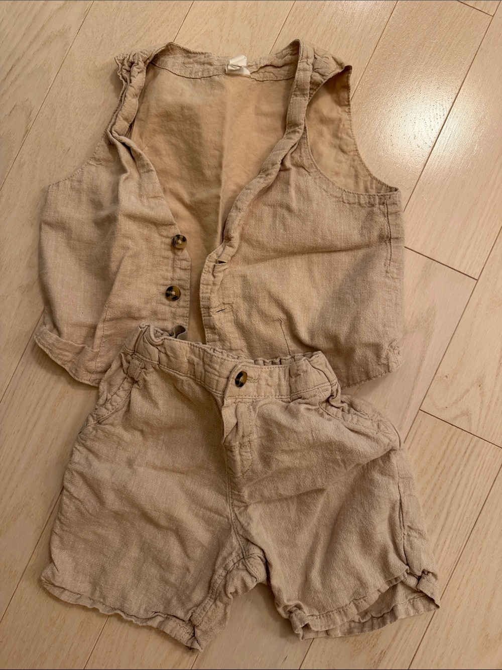 H&M 2Tlinen vest and Shorts EUC